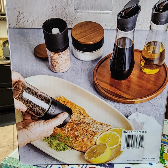 NEW TRUDEAU 6-Piece Black and Wood Seasoning Station - Picture 2 of 3